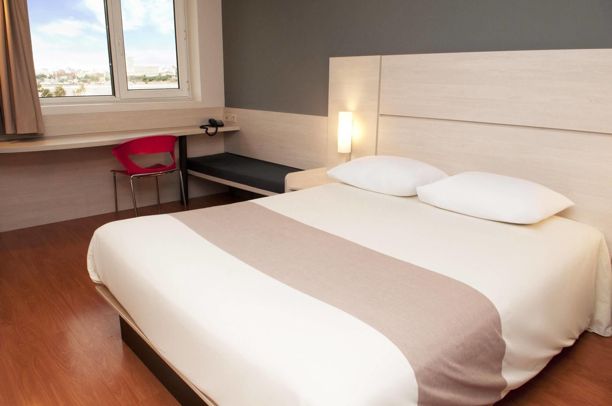 Ibis Montevideo Rambla Hotell Exteriör bild