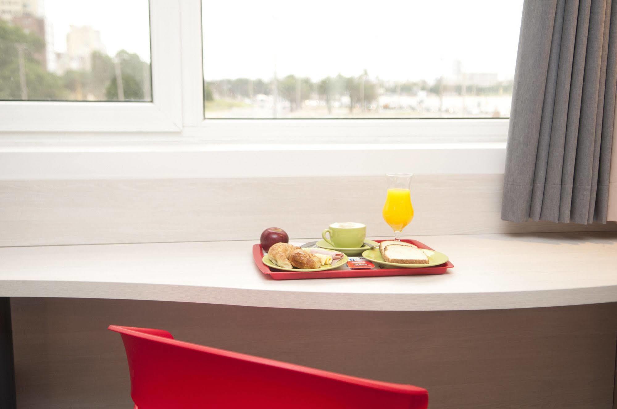 Ibis Montevideo Rambla Hotell Exteriör bild